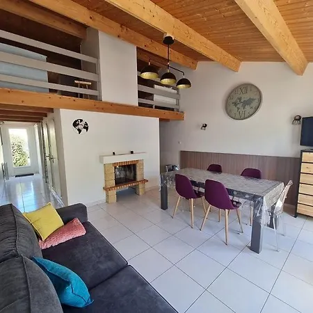 Les Maraichines Piscine Collective *